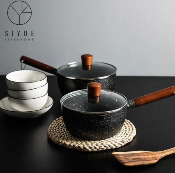 Banku pot with lid 1