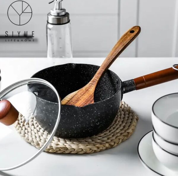 Banku pot with lid 2